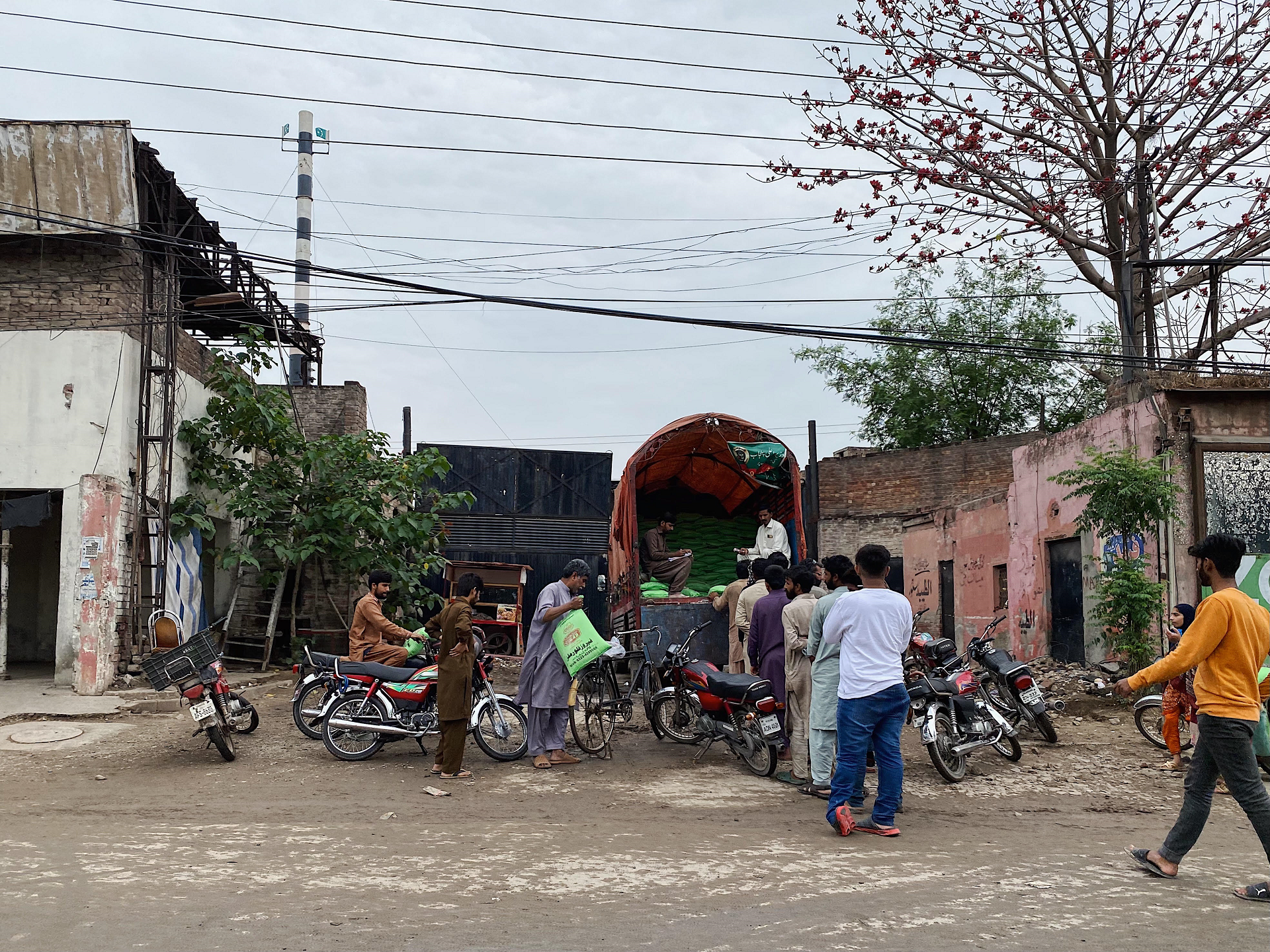Atta-Distribution-Lahore-1920x1440